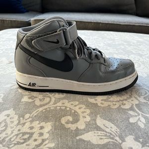Men’s Nike Air Force One high-top size 8 gray